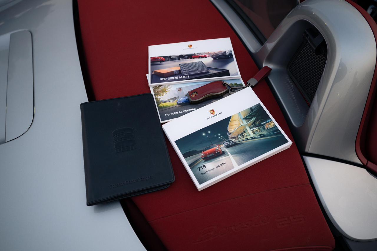 2022 Porsche Boxster 25 Years Edition – Limited No. 1020/1250 - Image 22